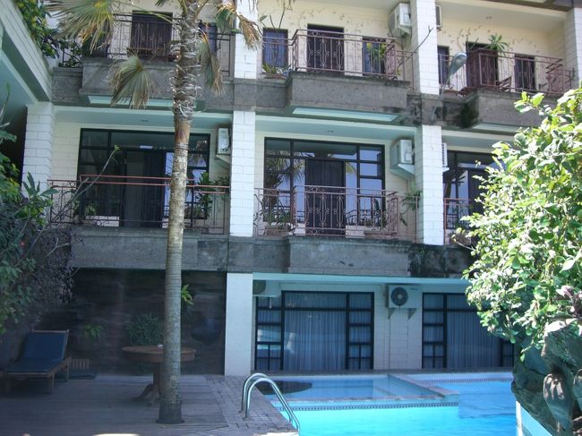 ホテルとプール☆