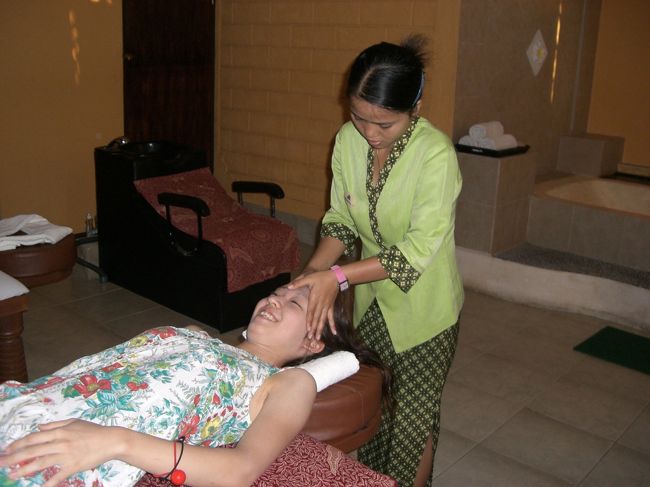 ホテルで出来る無料のマッサージ★<br /><br />痛かった！！笑