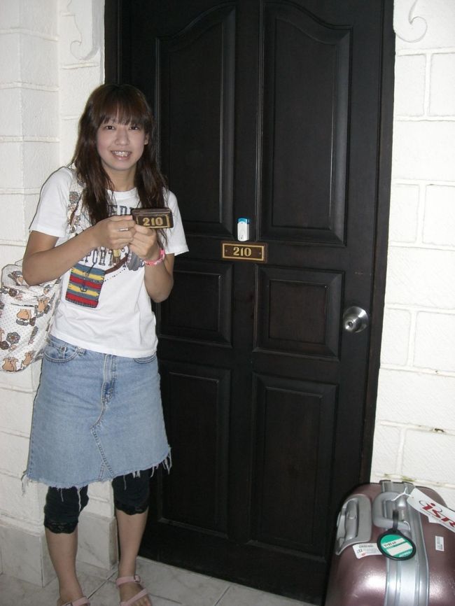 ３日間お世話になったホテルの部屋の前で♪