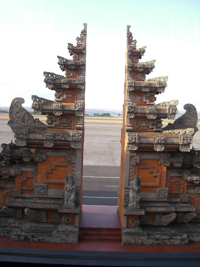 これもバリの空港で☆<br /><br />なんかバリっぽくて♪