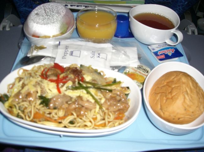 機内食♪♪<br /><br />ミーゴレン☆美味しかった！！！