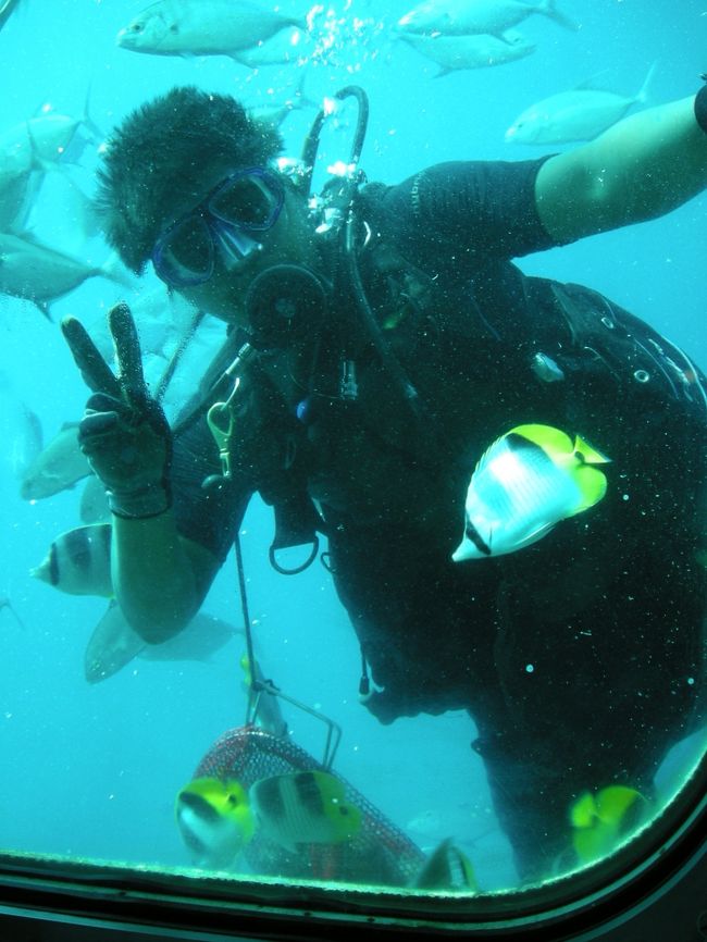 １１カ月の子供を連れて、初めての海外旅行。<br /><br />行き先は簡単に決まりました。近場で、医療機関が充実していて、泣かれると困るから深夜便以外で行けるところで探すと、グアム・サイパンがよさそう。住んでいる福岡から直行便が出ているのはグアムだけ。<br /><br />個人手配も考えたのですが、旅行会社のパンフでみた「いっしょにベビちゃん！！　グアム」（ジャルパック）が充実していたので、これに決定。