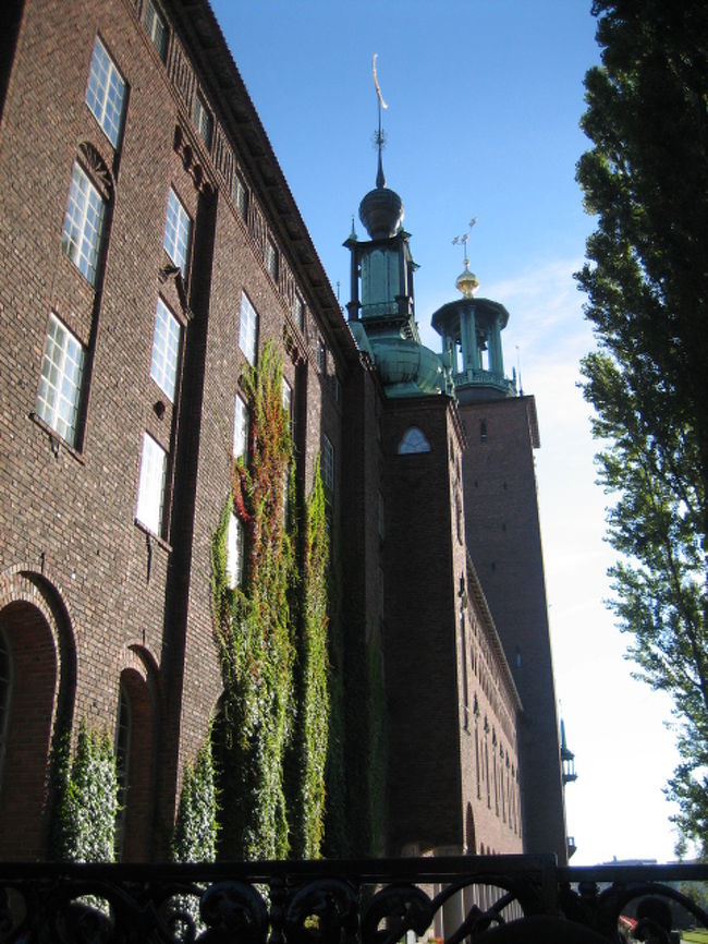 昨夕・ストックホルム入りし<br />入場できなかった「市庁舎」を朝一番で見学<br /><br />