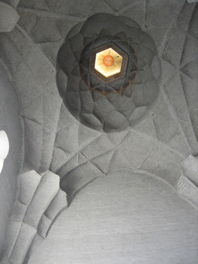 塔の下（天井部分）