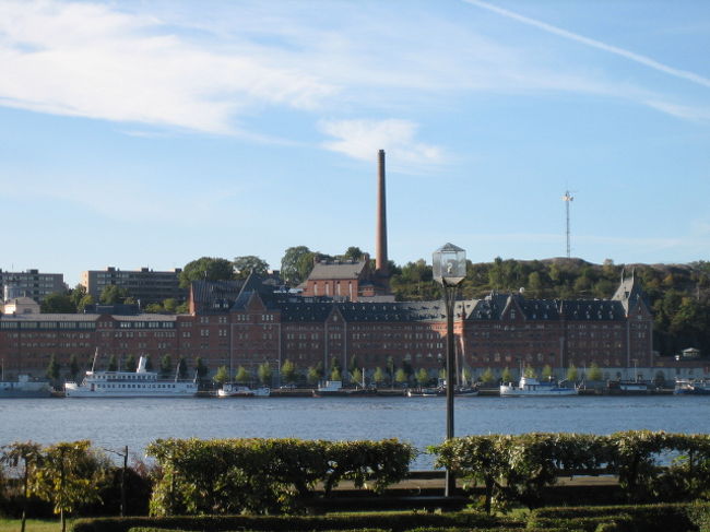 <br />裏庭からは、メーラレン湖が目の前に見え<br />ガムラ・スタン（旧市街）を望む事が出来る<br />市民憩いの場所<br /><br />