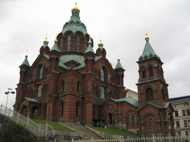 <br />まず、ウスペンスキー寺院<br />ロシア正教の北欧最大の教会<br />曇り空で昨日の一枚との差が・・・