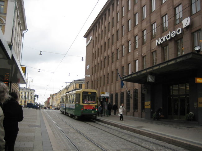 <br />大聖堂前からとらむに乗ってぐるりと市内を一回り<br />一時間ほどで、一周できるコースを選び<br />車窓からヘルシンキ見物<br />最後はデパート前で降りて<br />ショッピングの予定はなかったけれど一応一回り