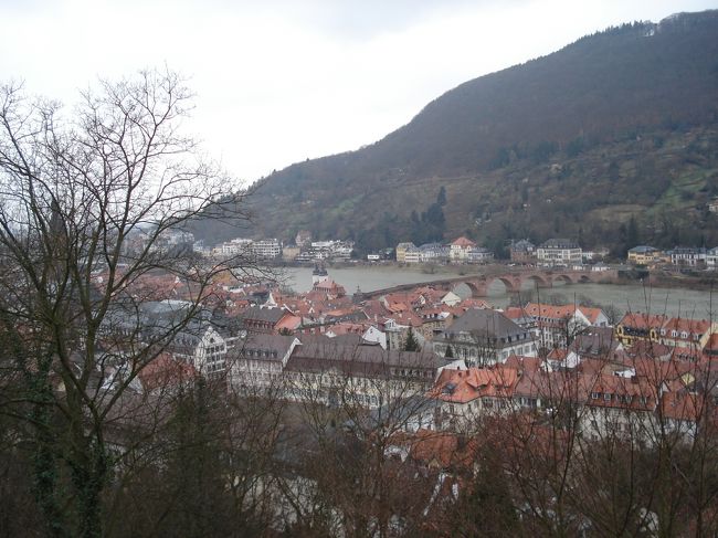 城からの眺め。<br /><br />う〜ん、晴れてくれれば最高の景色なのに！