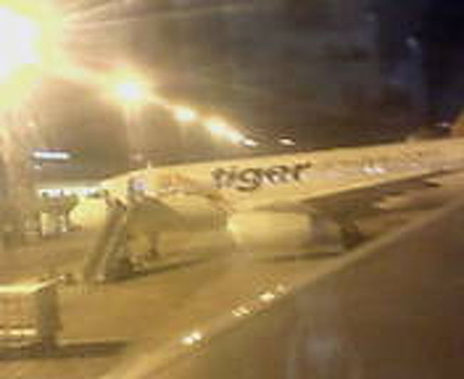 AM 6:16<br />窓から別の機体がみえる。<br /><br />Depart Singapore (SIN) at 06:35<br />arrive in Chiang Mai (CNX) at 08:30<br />Flight TR 128