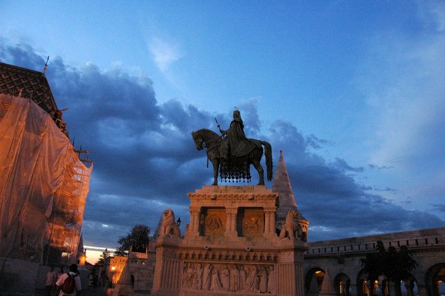 イシュトバーンの騎馬像