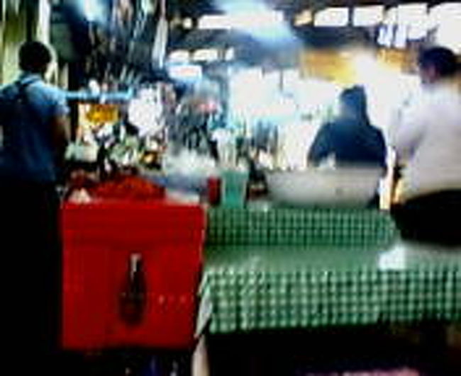 昨日に続き、また来てしまったw<br />ワローロート市場のおかず屋台。