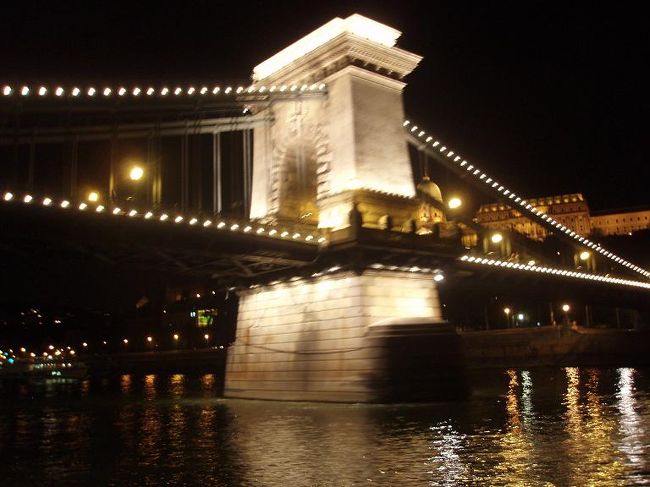 さらに、橋塔が目前に迫ってきます。感動！感動！