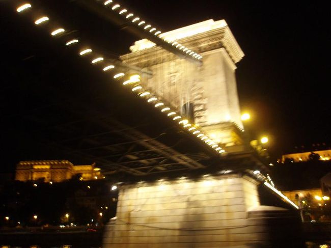 橋の下を通過しまーーす。