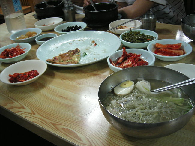 おなか減りすぎて、写真に収めようと思ったころには、すでに半分以上食べてしまった冷麺の写真。