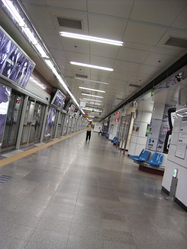 朝8時のミョンドン駅