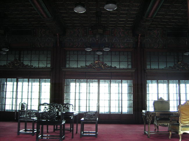 リッチっぽい生活が想像できます。<br />後ろの格子がすごいきれいだったんだけど、<br />目で見ないと伝わらないだろうな。