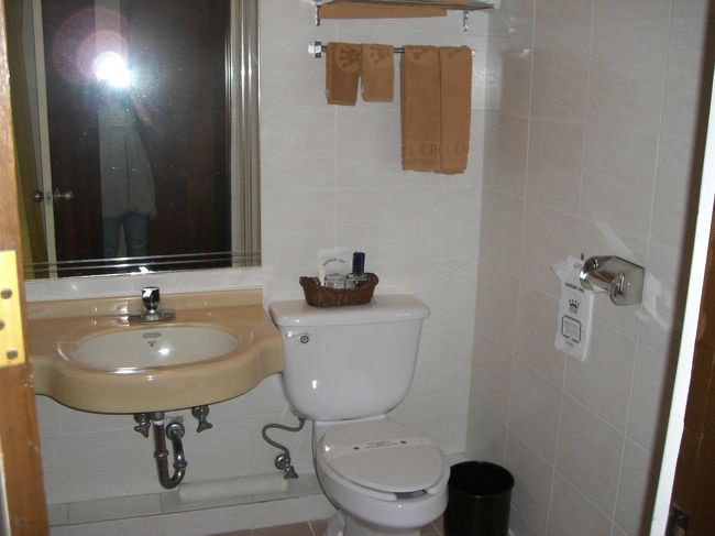 部屋のトイレと流し☆<br /><br />この隣にお風呂があって、広くてＧＯＯＤ◎