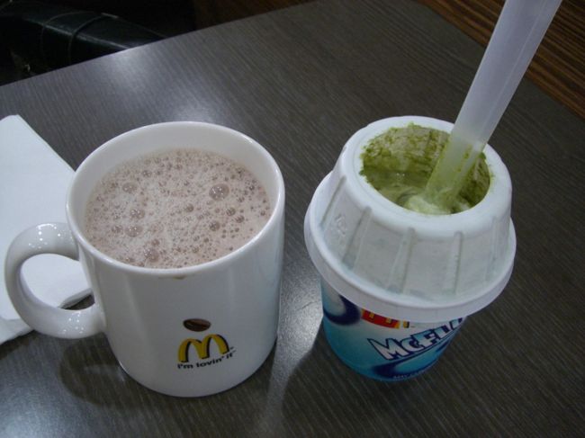 めぐちゃんが食べたフルーリーのＧｒｅｅｎ　Ｔｅａ<br /><br />とココア☆<br /><br />韓国のフルーリーは４種類もある！！