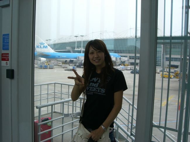 意味もなくＫＬＭオランダ航空の飛行機をバックに☆