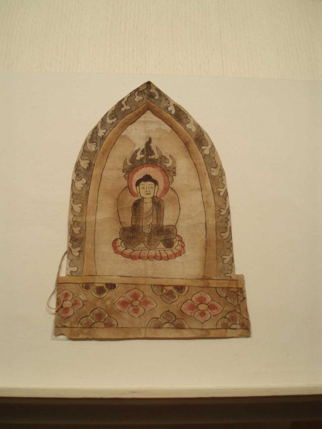 流石に歴史が深い国だけあって、一瞬落書き？みたいな大昔の仏陀絵から、民族衣装までかなりの充実度。