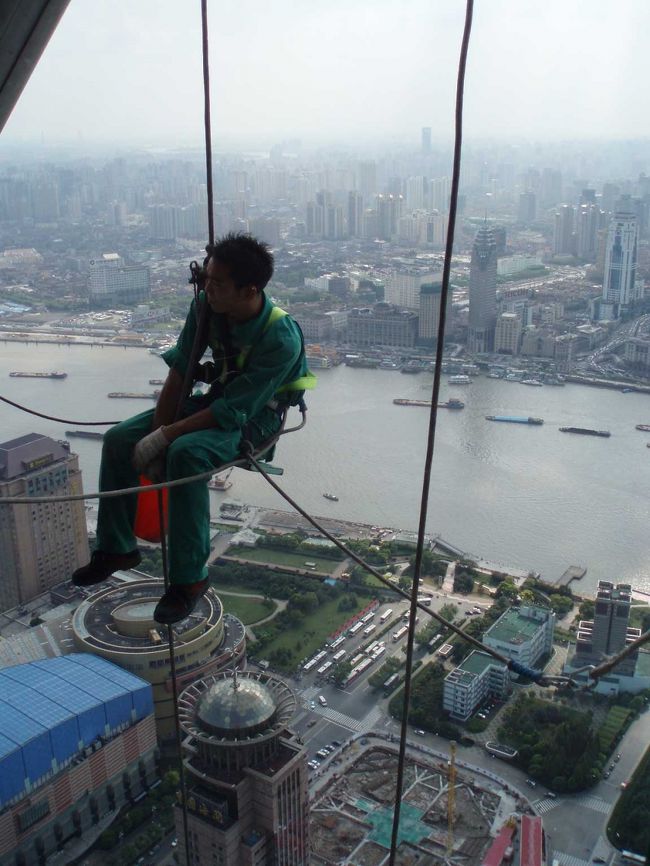 窓掃除のイケメンお兄さんもいたりして。