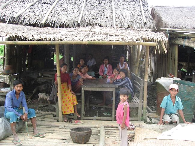 ひとやすみ。<br /><br />川でとれた魚のから揚げ、とっても美味しい。