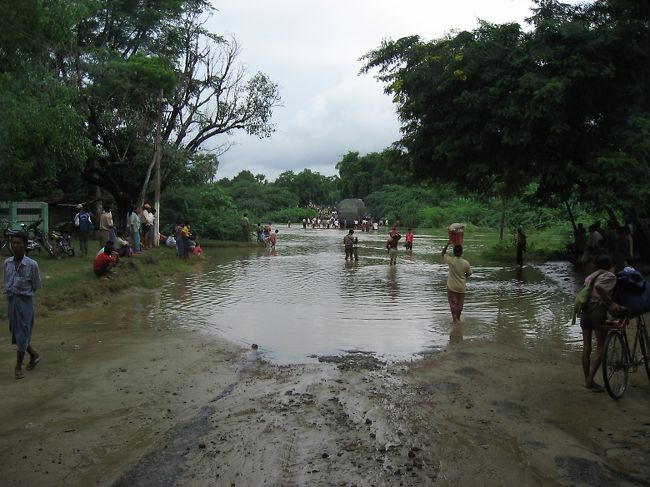 こんな感じ。<br />すっかり道路が寸断されている。