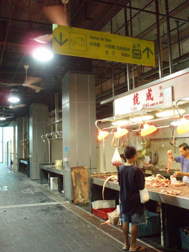 牛。牛はぶら下がっていない。<br /><br />中国は豚人気高いか。