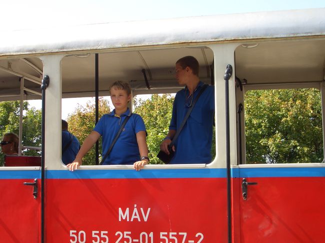 こちらも。凛々しいお顔で任務を全うしておりますよ。