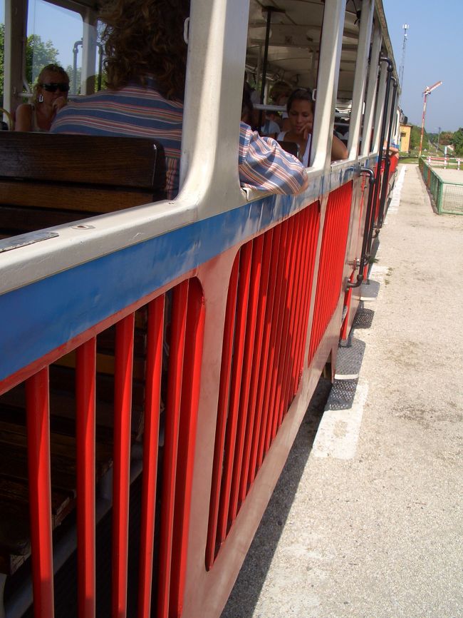 身を乗り出してパチリ☆電車は少しづつ動き始めます。