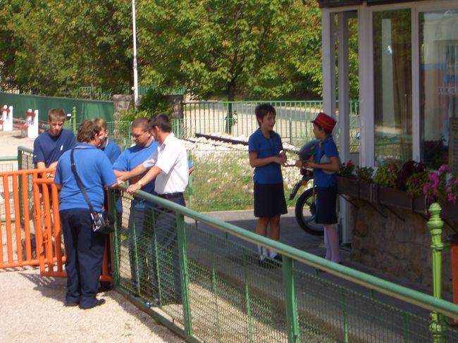 なぜか・・・・子供がこどもに見えません。老けて見えるのか、それとも大人びているという表現が適切なのか・・・。何とも言えませぬ。