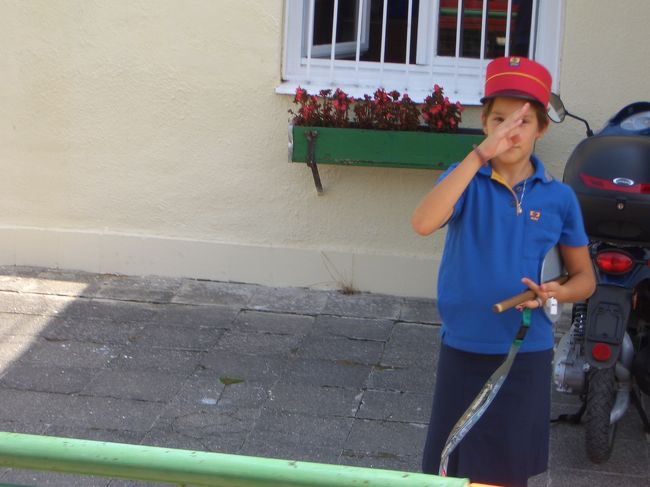 赤帽の女の子が出発の挨拶！決まってる〜☆