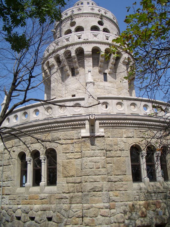 力を振り絞ってようやく展望台へ！！！やった〜！やっと着いた。。もうヘトヘトやん。