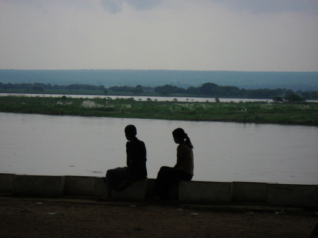 2007年9月5日、この町で、兵士が僧侶のデモに威嚇発砲し、負傷させた。<br /><br />今回の騒乱が拡大する大きな契機となった。