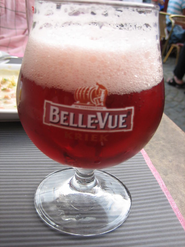 Ｂｅｌｌｅ−Ｖｕｅ　Ｋｒｉｅｋ（ベルビュー・クリーク）<br /><br />「ランビック・ビール」にチェリーを漬け込んで発酵させた色鮮やかなビールで　強い酸味と香りが特徴。<br />度数５％。<br />