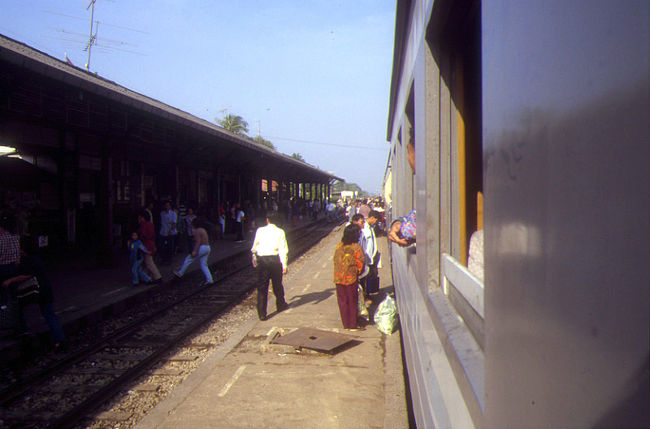 バンコクのホアランポーン駅から国境の町<br />アランヤアプラテートまでは鉄道を利用しました。<br />なかなか鉄道の旅もよかったですよ。