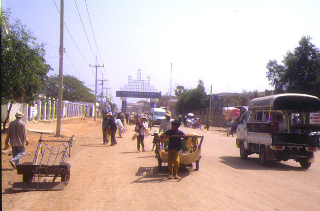 国境を歩いています。<br />