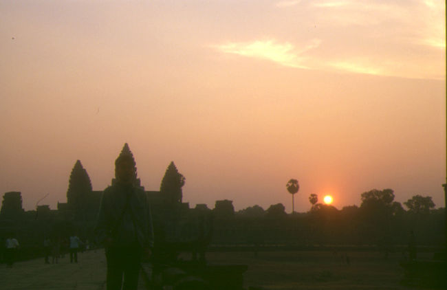 アンコールワットからの朝日です。