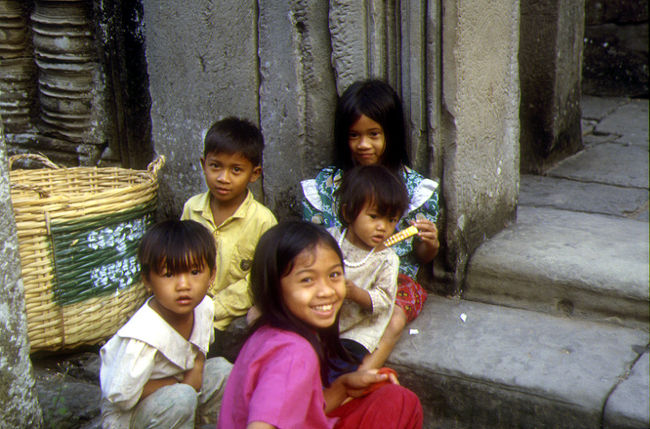 遺跡の中にいた子供たち