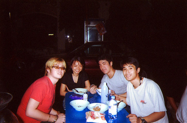 夜到着したので、タイでの初食事は<br />おかゆでした。