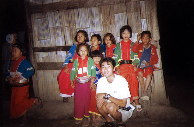 トレッキングの夜は子供たちが民族衣装着て<br />踊りを披露してくれました。