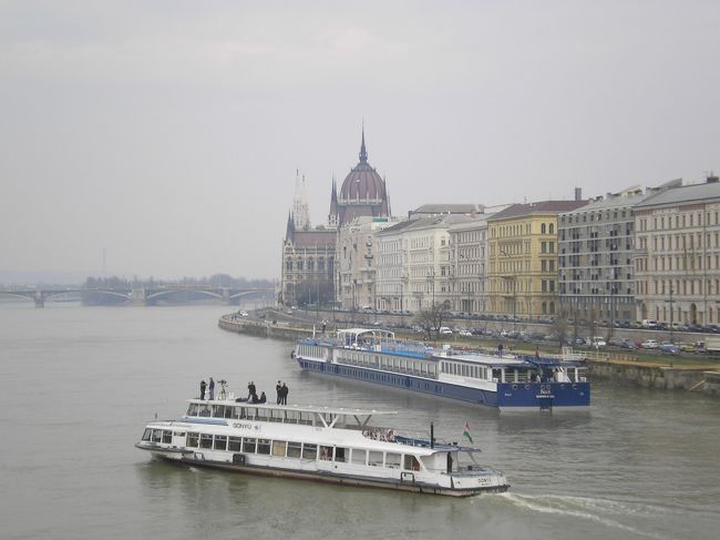 くさり橋から見える国会議事堂