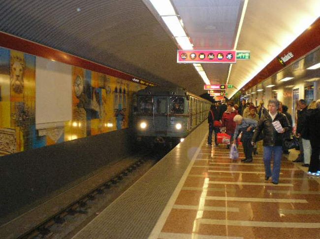 ブダペストの地下鉄?<br /><br />これは旧ソ連製みたいです