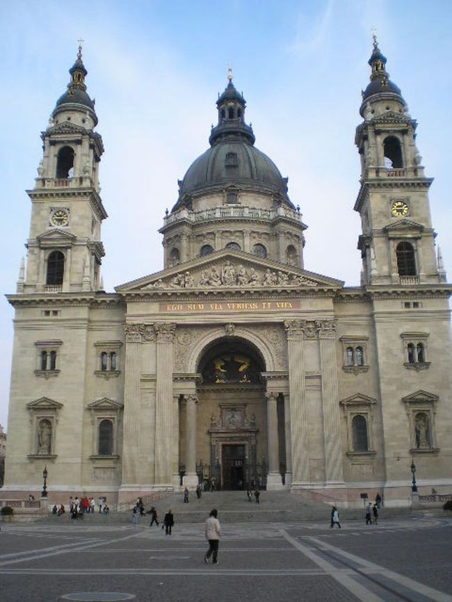 聖イシュトゥヴァーン大聖堂前