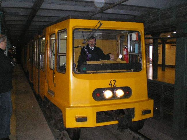 ブダペストの地下鉄?<br /><br />これは100年前に作られたヨーロッパ大陸初の地下鉄だそうです！その名もフランツ・ヨーゼフ線と当時のハプスブルクの皇帝の名前が受け継がれています。