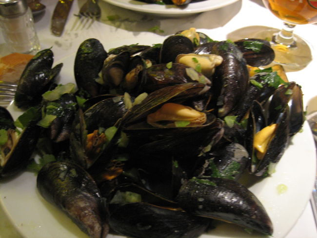 やはり、「ムール貝のワイン蒸し」でしょう・・・