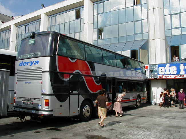 オトガル（バス停）からこのバスでアテネに行きました。