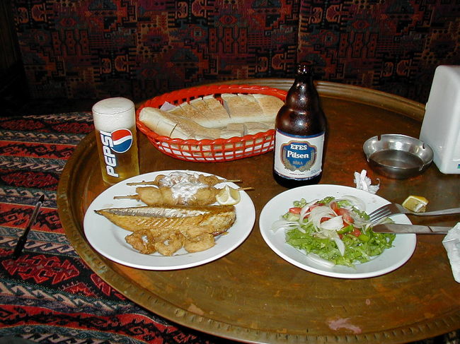 ずんぐりむっくりなエフェスビール<br />毎日飲んでたなぁ。