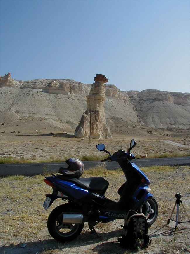 バイク借りて奇岩をみて周りました。