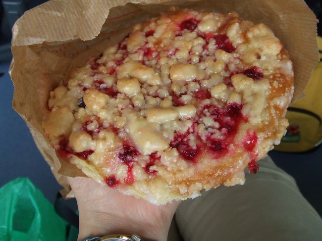 フランボワーズのジャムがのってる。<br />甘いけどおいしいーー